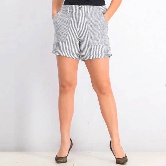 Gap Striped Blue And White Cuffed Shorts Juniors Size 1 - Picture 1 of 8